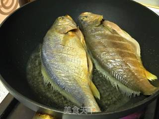 红烧黄花鱼的做法步骤：8