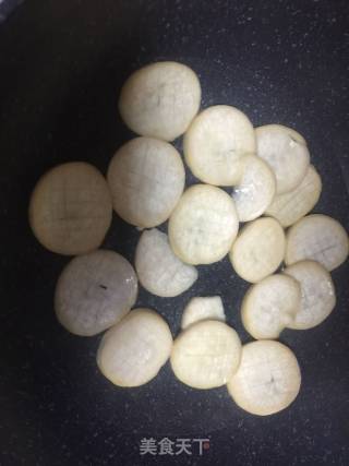 辣白菜炒杏鲍菇的做法步骤：1