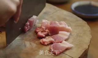 潮音潮人：普宁豆酱炒五花肉的做法步骤：1