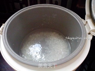 皮蛋瘦肉粥的做法步骤：2