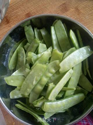 腊肉炒豌豆的做法步骤：2