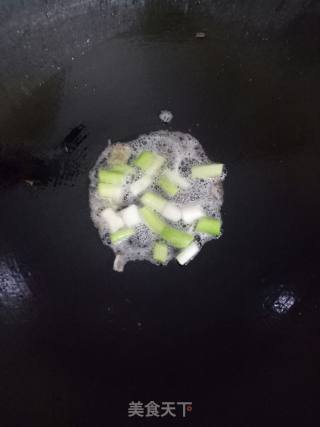 黄瓜炒鱿鱼的做法步骤：3