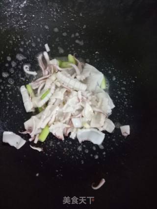 黄瓜炒鱿鱼的做法步骤：4