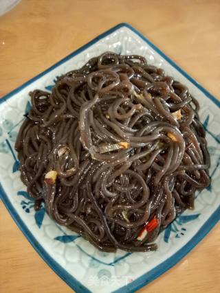 炝拌蕨根粉的做法步骤：3