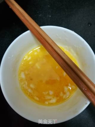 镂空蛋饼的做法步骤：1