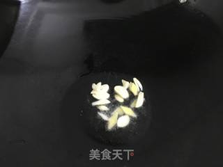 墨鱼胶炒百合的做法步骤：6