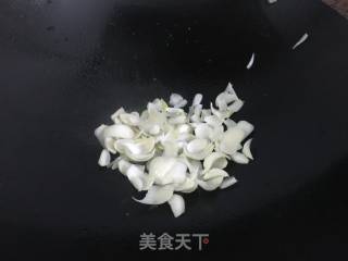 墨鱼胶炒百合的做法步骤：7