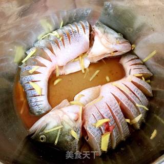 双龙争辉的做法步骤：2