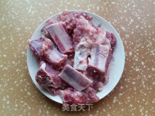 萝卜炖排骨的做法步骤：1