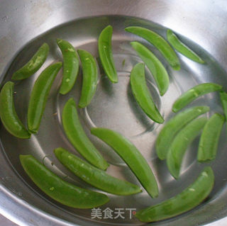 腊肠炒甜豆的做法步骤：2
