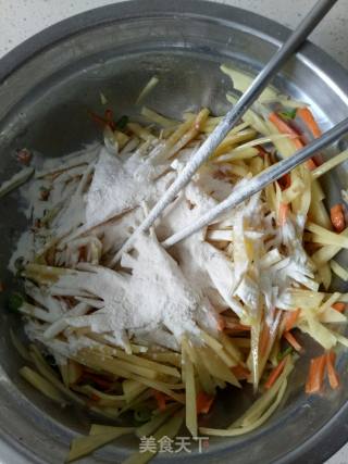 土豆丝饼的做法步骤：2