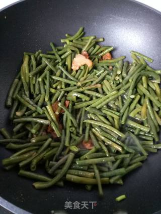 小炒冻豇豆的做法步骤：2