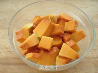 咸蛋黄焗南瓜的做法步骤：1