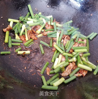 肉炒蒜毫的做法步骤：3