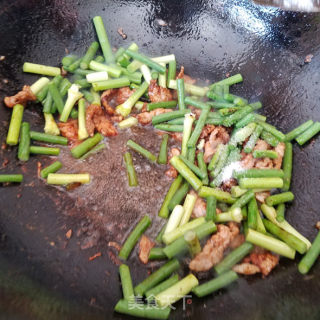 肉炒蒜毫的做法步骤：4