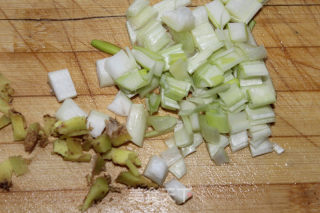 儿时的情感菜——荠菜炖土豆的做法步骤：4
