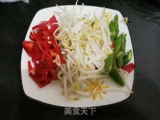 炒凉皮的做法步骤：1