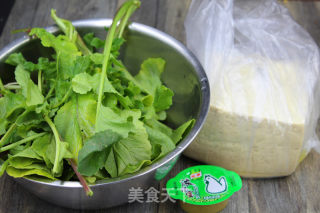 萝卜缨炖豆腐的做法步骤：1