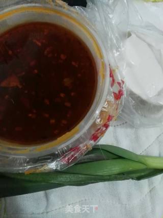牛腩煮豆腐的做法步骤：1