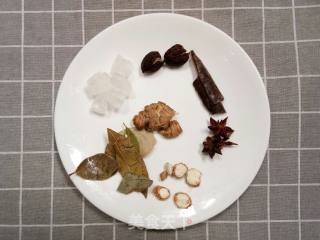 山楂红烧肉的做法步骤：4