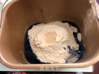 叮当猫豆沙麻薯包的做法步骤：2