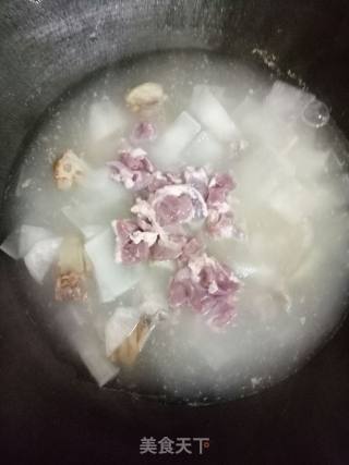 咸鱼瘦肉白萝卜汤的做法步骤：5