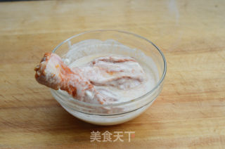 脆皮炸鸡腿的做法步骤：2