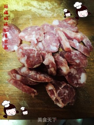 仙草阁私房菜（无肉不欢）--正月初九儿时的回忆腊肠蒜薹的做法步骤：2