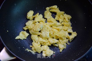 西芹炒鸡蛋的做法步骤：4