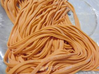 胡萝卜素面的做法步骤：2