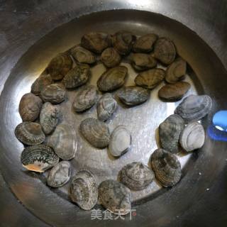 花蛤蒸蛋的做法步骤：1