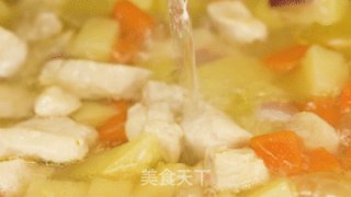 四人厨丨咖喱鸡的做法步骤：5