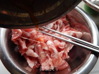 白菜烧羊肉卷的做法步骤：2