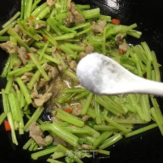 芹菜肉丝的做法步骤：10