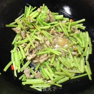 芹菜肉丝的做法步骤：11