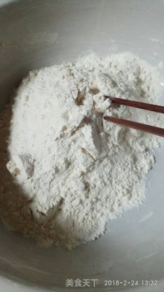 葱香芝麻酱油饼的做法步骤：1