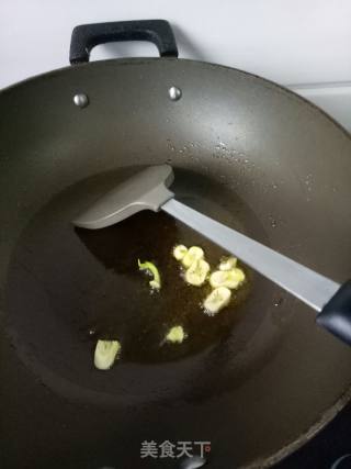 小炒河虾的做法步骤：1