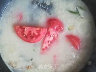 番茄鱼头汤的做法步骤：8