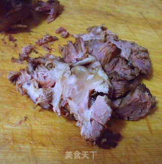 凉拌肘子肉的做法步骤：2