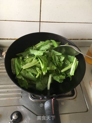 清炒油麦的做法步骤：2
