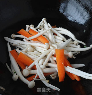 油菜烧海鲜菇的做法步骤：3