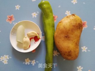 清炒土豆丝的做法步骤：1