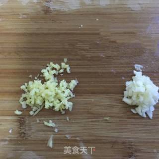 芦蒿炒肉丝的做法步骤：3