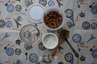 奇亚籽隔夜麦片杯的做法步骤：1
