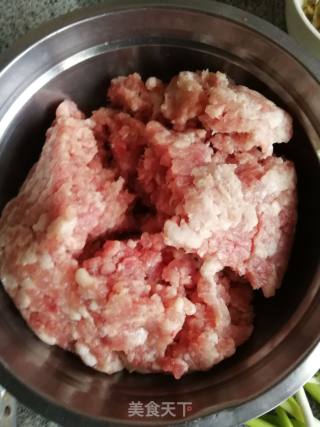猪肉韭菜香菇饺子馅的做法步骤：1