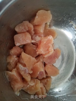 辣子鸡丁的做法步骤：1