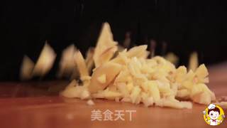 蟹黄豆腐的做法步骤：2