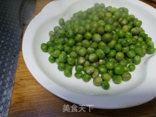 豌豆炒牛肉粒的做法步骤：3
