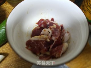 青椒肉片的做法步骤：1