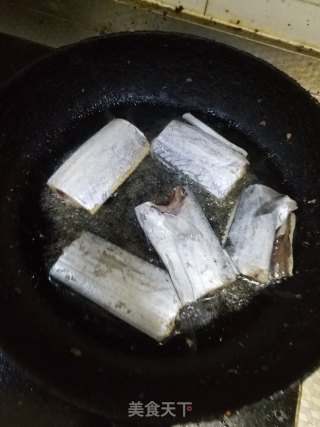 煎带鱼的做法步骤：4